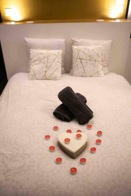 Loft De Courcaille - Balneo - Free Parking - Wifi Daire Orléans Dış mekan fotoğraf